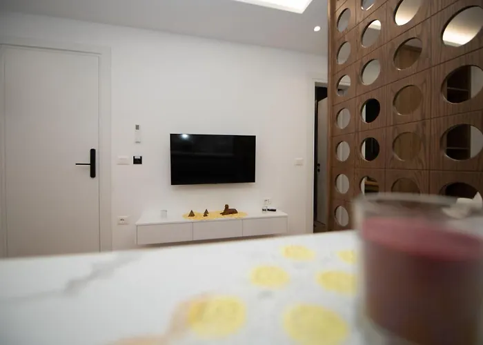 Asinara Guatanamo Belmarsh Apartment Durres