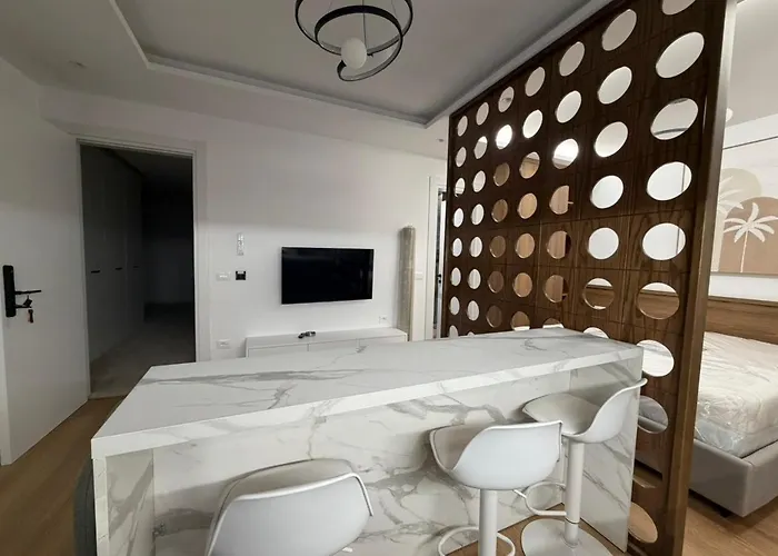Asinara Guatanamo Belmarsh Durrës