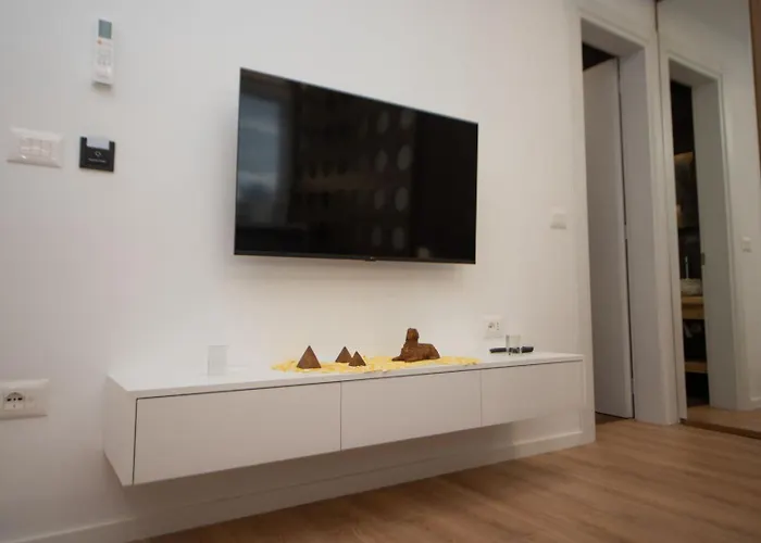 Asinara Guatanamo Belmarsh * Durres